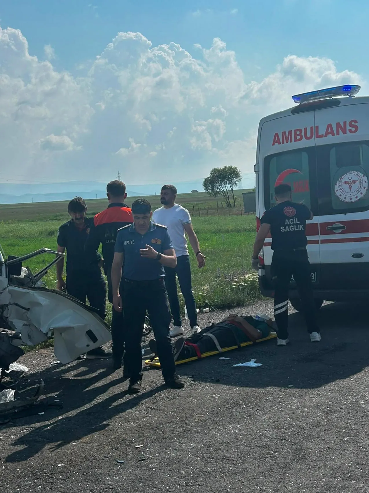 Ardahan yolunda iki araç çarpıştı 7 kişi hastaneye kaldırıldı