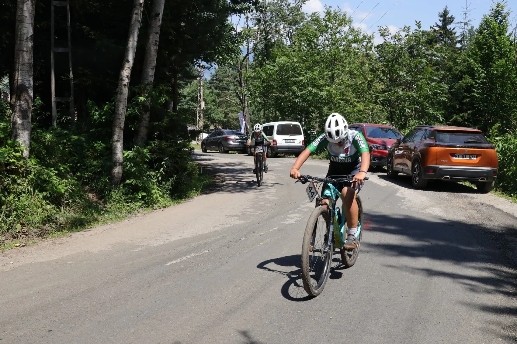 Artvin’in dik yamaçlarında 41 sporcu pedal çevirdi