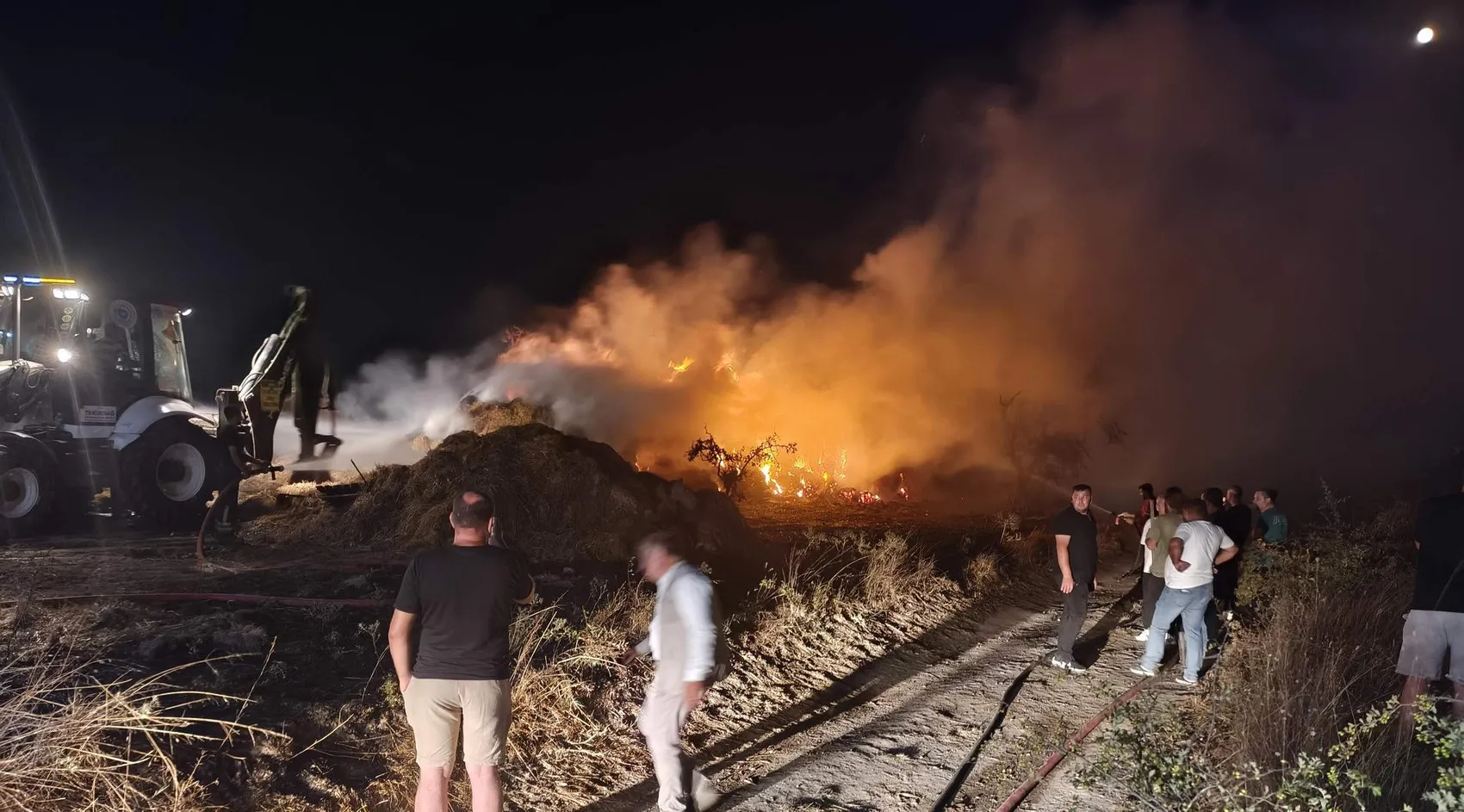 Tekirdağ'da bir çiftliği alevler yuttu