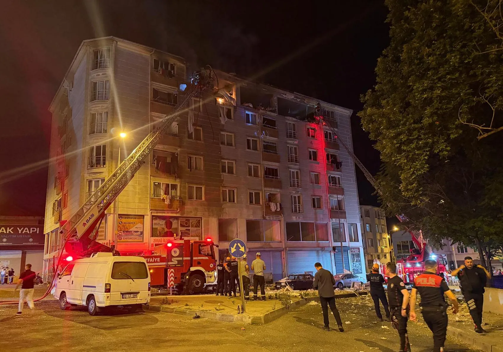 Çorlu'da apartman dairesini sarsan patlama bir can aldı
