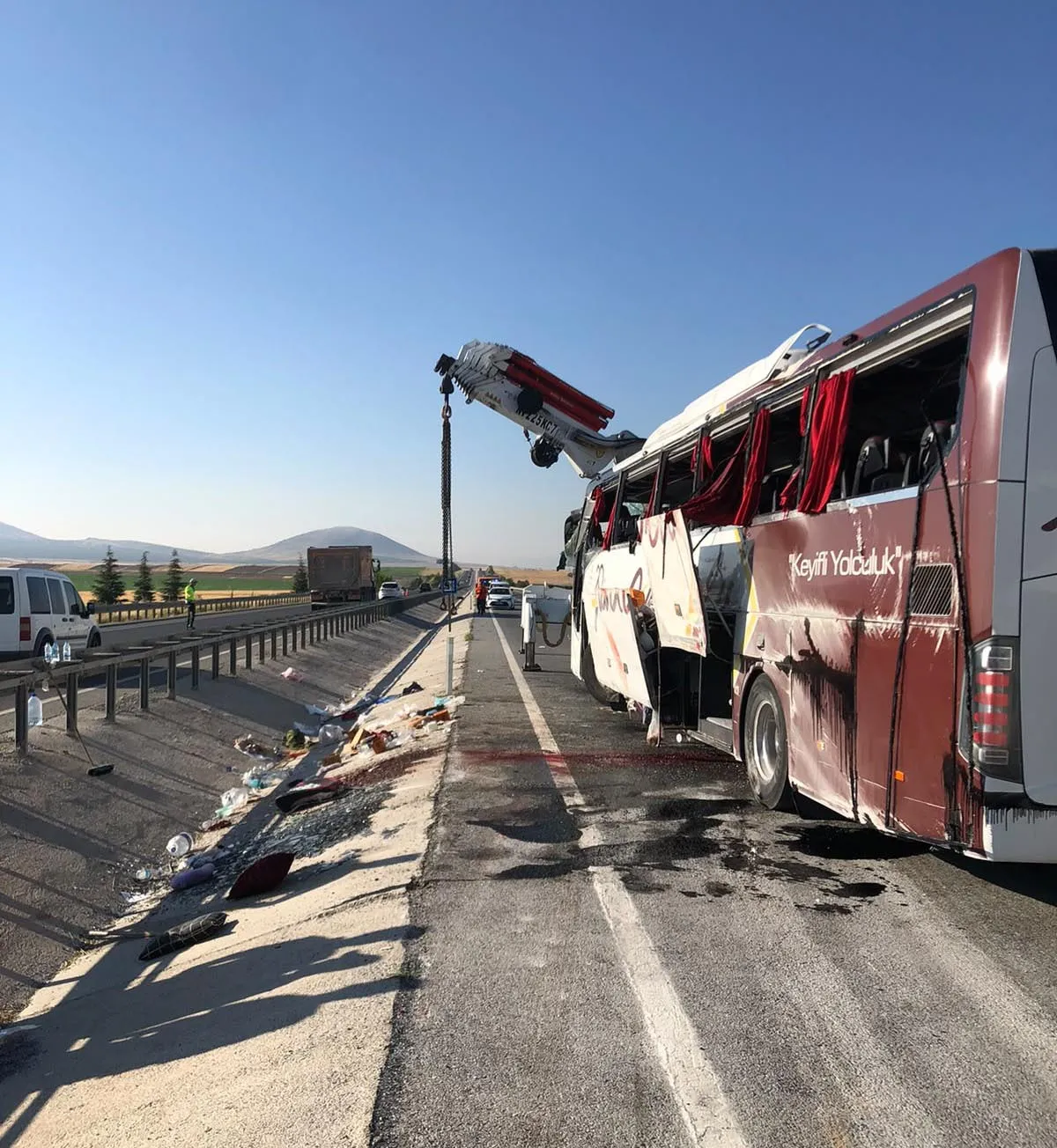 Kütahya yolunda otobüs faciası 31 kişiyi hastanelik etti