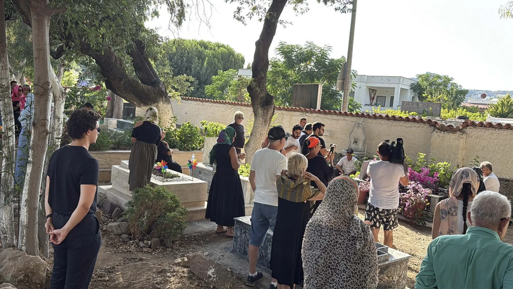 Safiye Soyman oğlu Harun için gözyaşı döktü