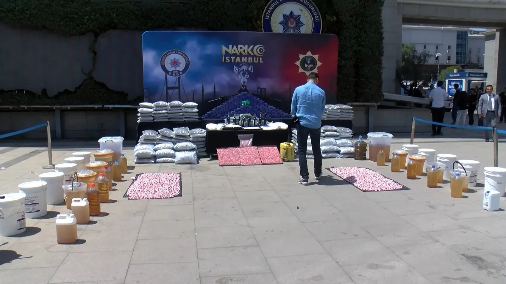 İstanbul’da dev narkotik operasyonuyla 1 ton uyuşturucu ele geçirildi