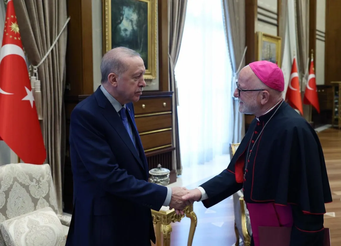 Erdoğan Külliye'de Katolik heyetiyle bir araya geldi