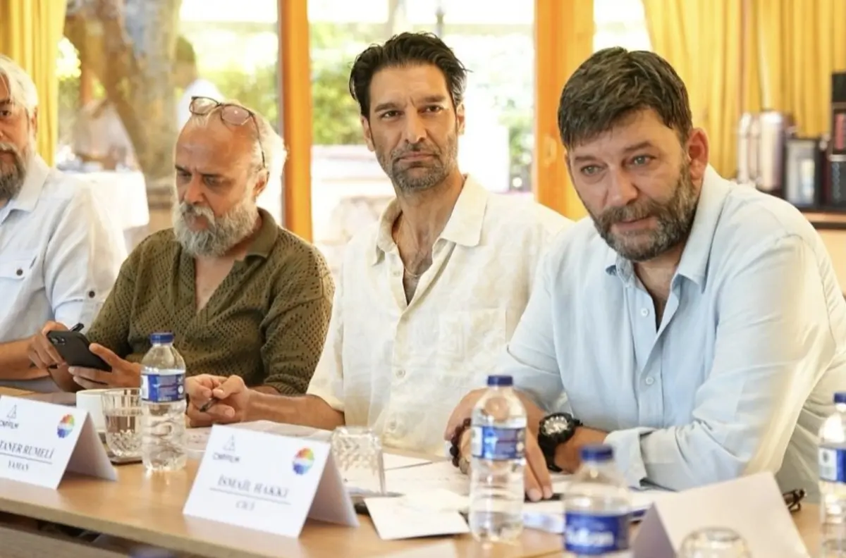 Sevdan Bir Ateş dizisi oyuncuları gündemde! "Bu kadro reytingleri sallar" 1