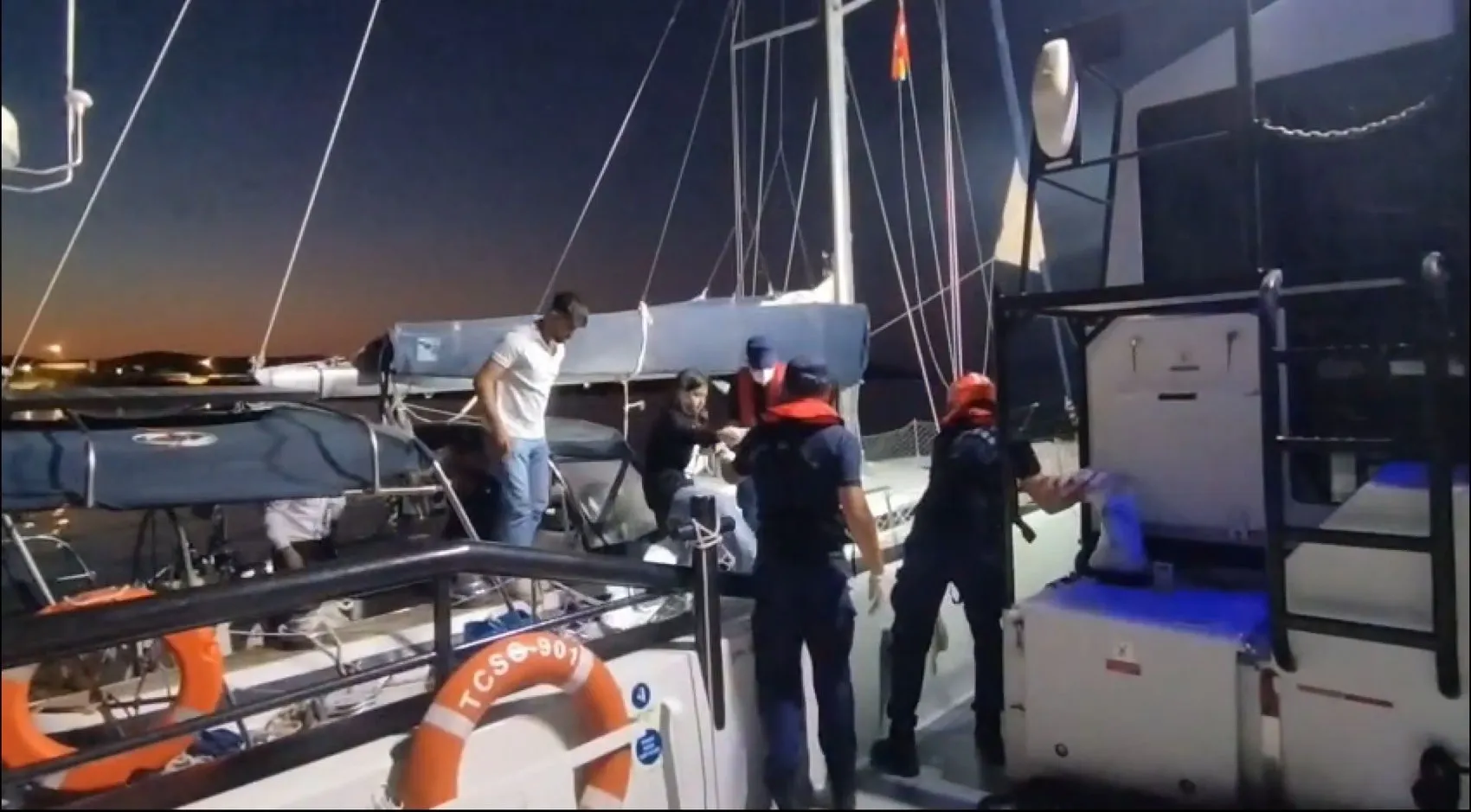 Bodrum açıklarında göçmen kaçakçılarına denizden ve karadan operasyon