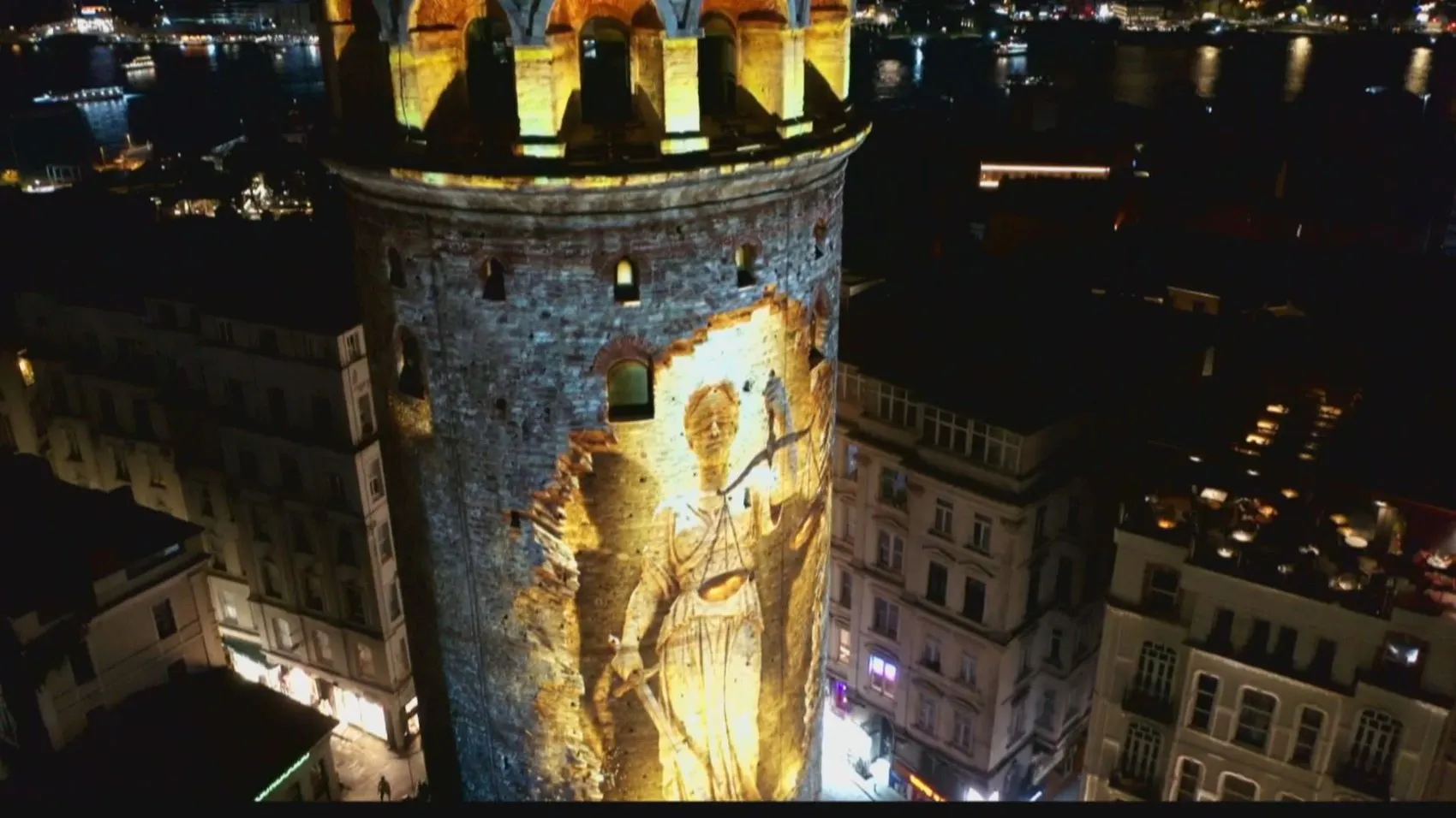 Galata Kulesi 15 Temmuz’un onuncu yılı için ışıklarla donatıldı