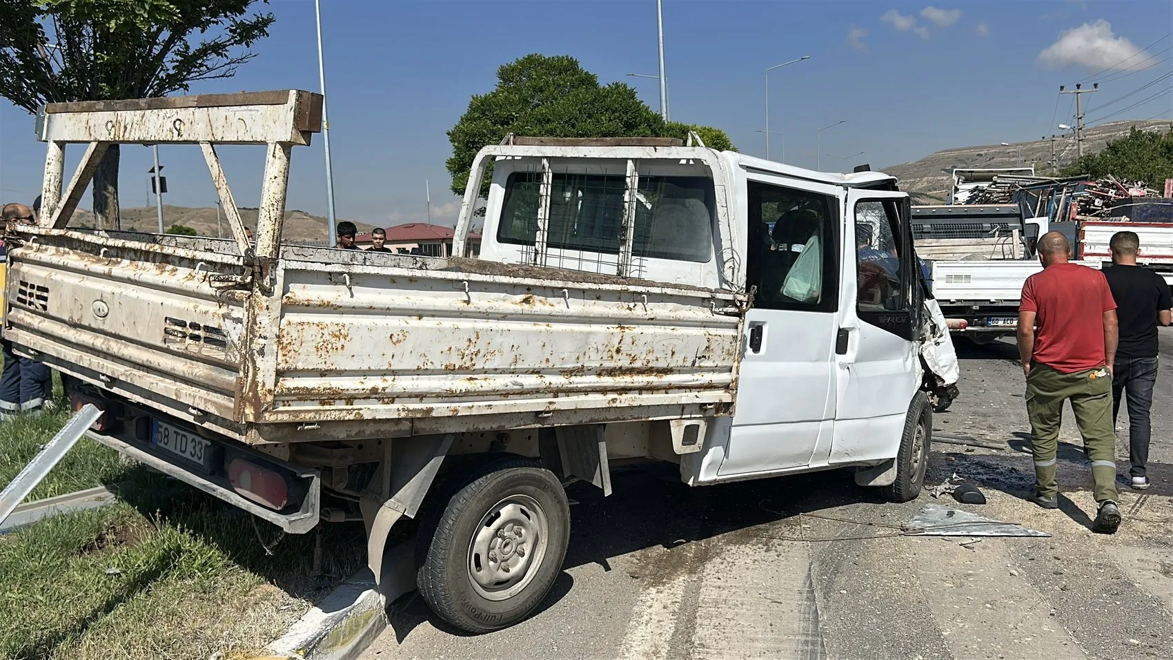 Sivas Havalimanı yolunda iki kamyonet çarpıştı 5 kişi yaralandı