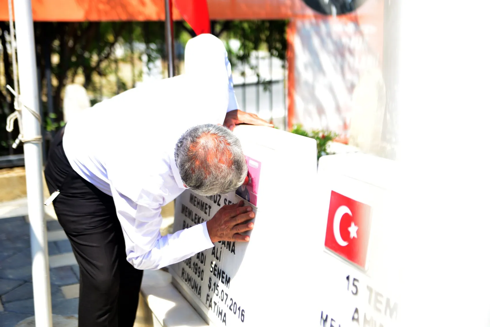 İkizlerini 15 Temmuz'da kaybeden babanın vatan vurgusu