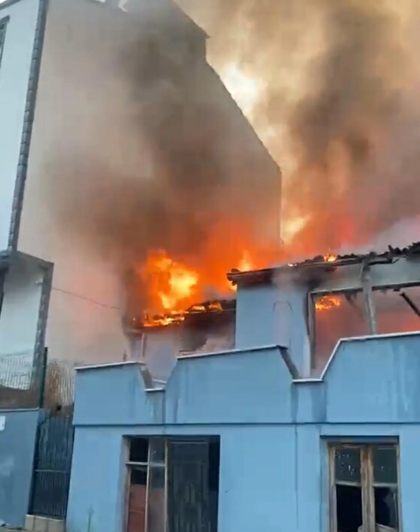 Ayvacık’ta inşaat işçilerinin kaldığı evde yangın çıktı