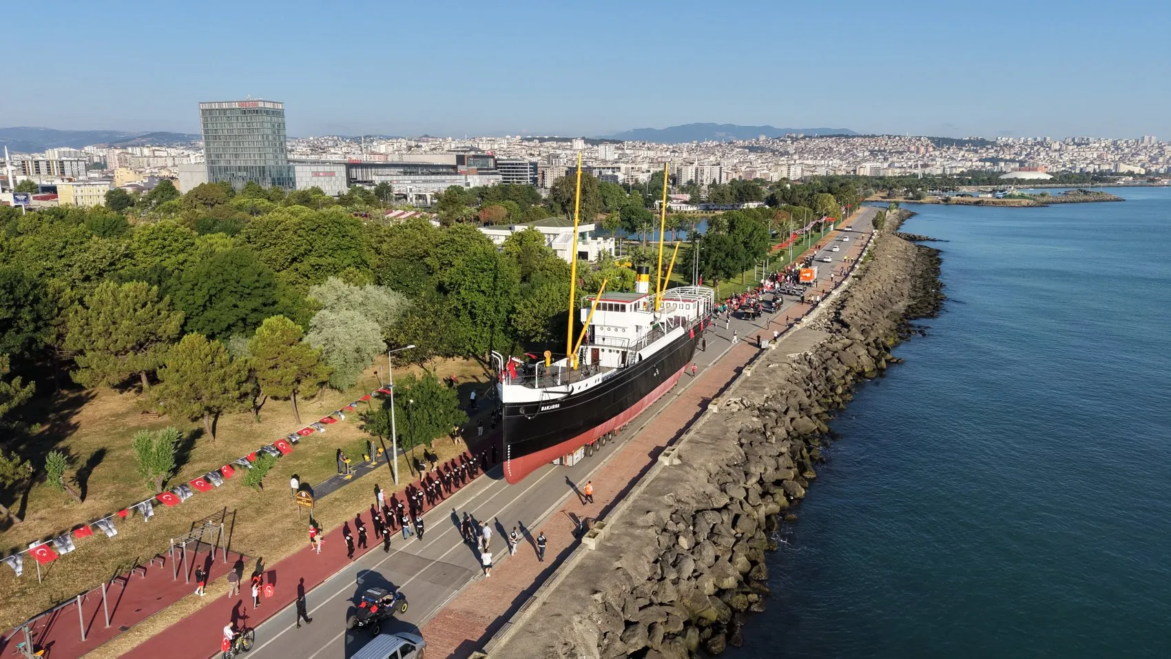 Bandırma Vapuru Samsun sokaklarında tarihi yolculuğuna çıktı