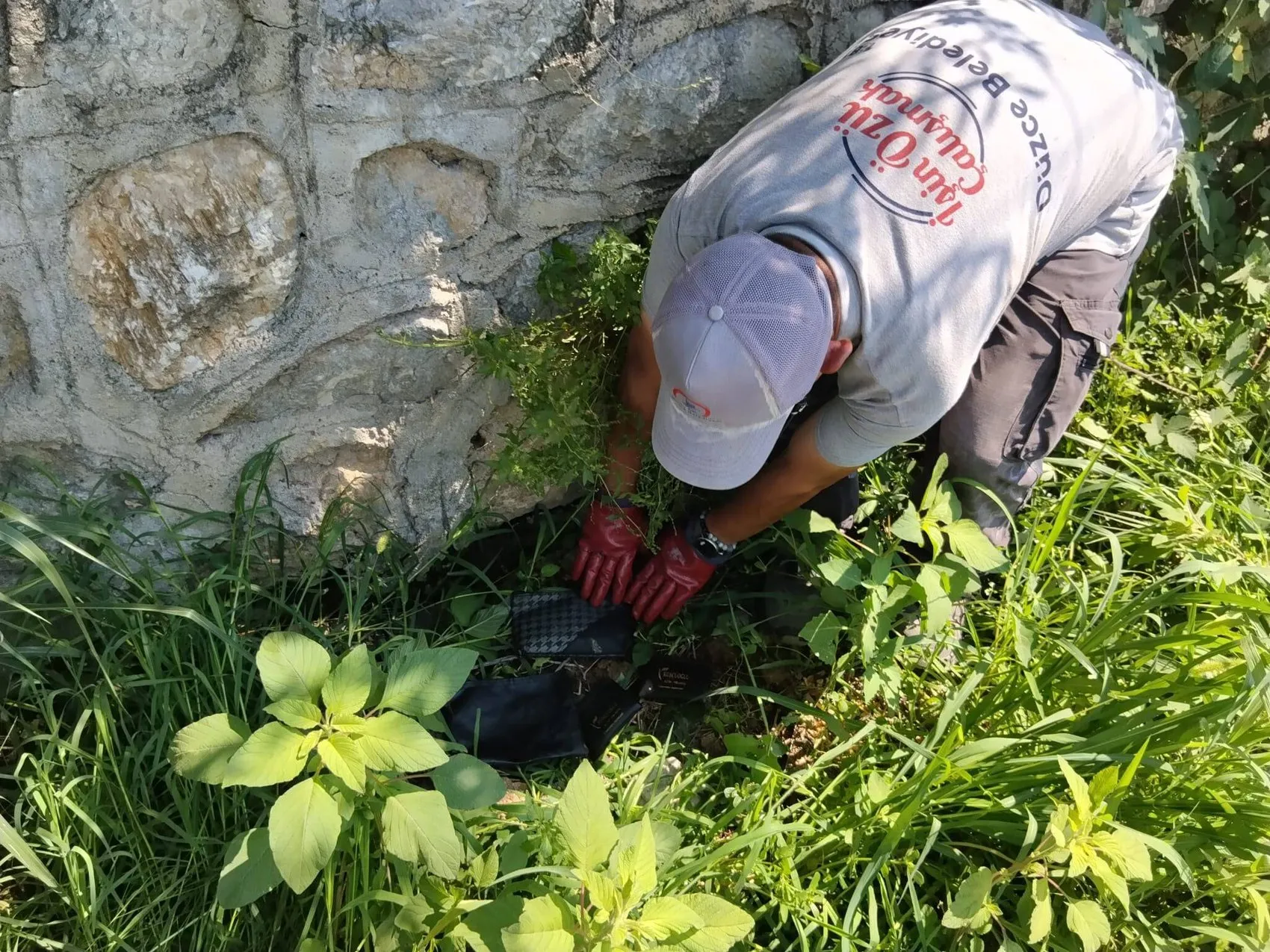 Düzce'de temizlik işçisi servet değerinde altın buldu