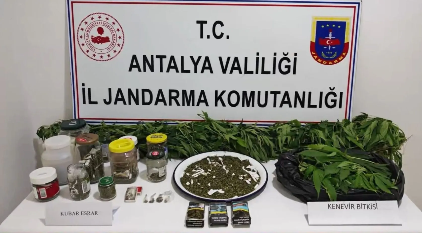 Türkiye genelinde zehir tacirlerine büyük darbe
