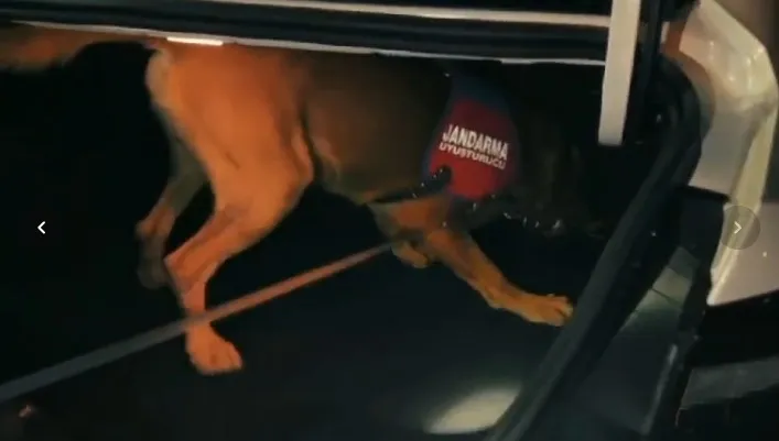 Kayseri'de jandarma şüpheli aracı durdurdu 5 kilo uyuşturucu çıktı