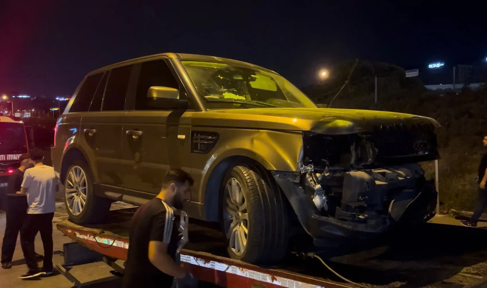 Sancaktepe'de gece yarısı zincirleme kaza 5 yaralı