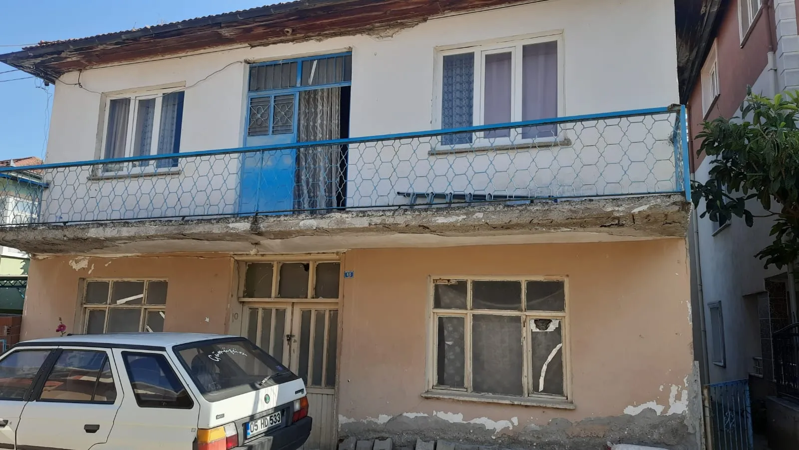 Evinden atılmak istenen 86 yaşındaki kadının çığlığına devlet yetişti