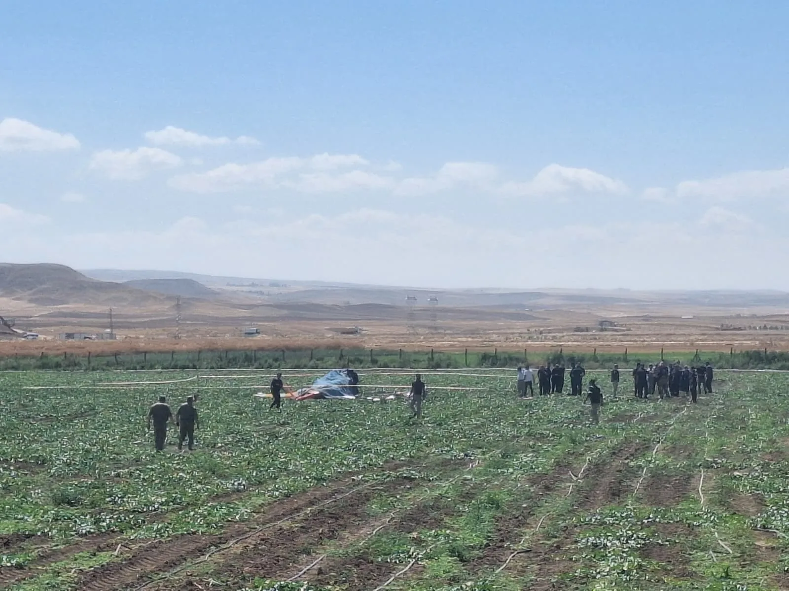 Ankara'da eğitim uçuşu yapan helikopter boş araziye çakıldı