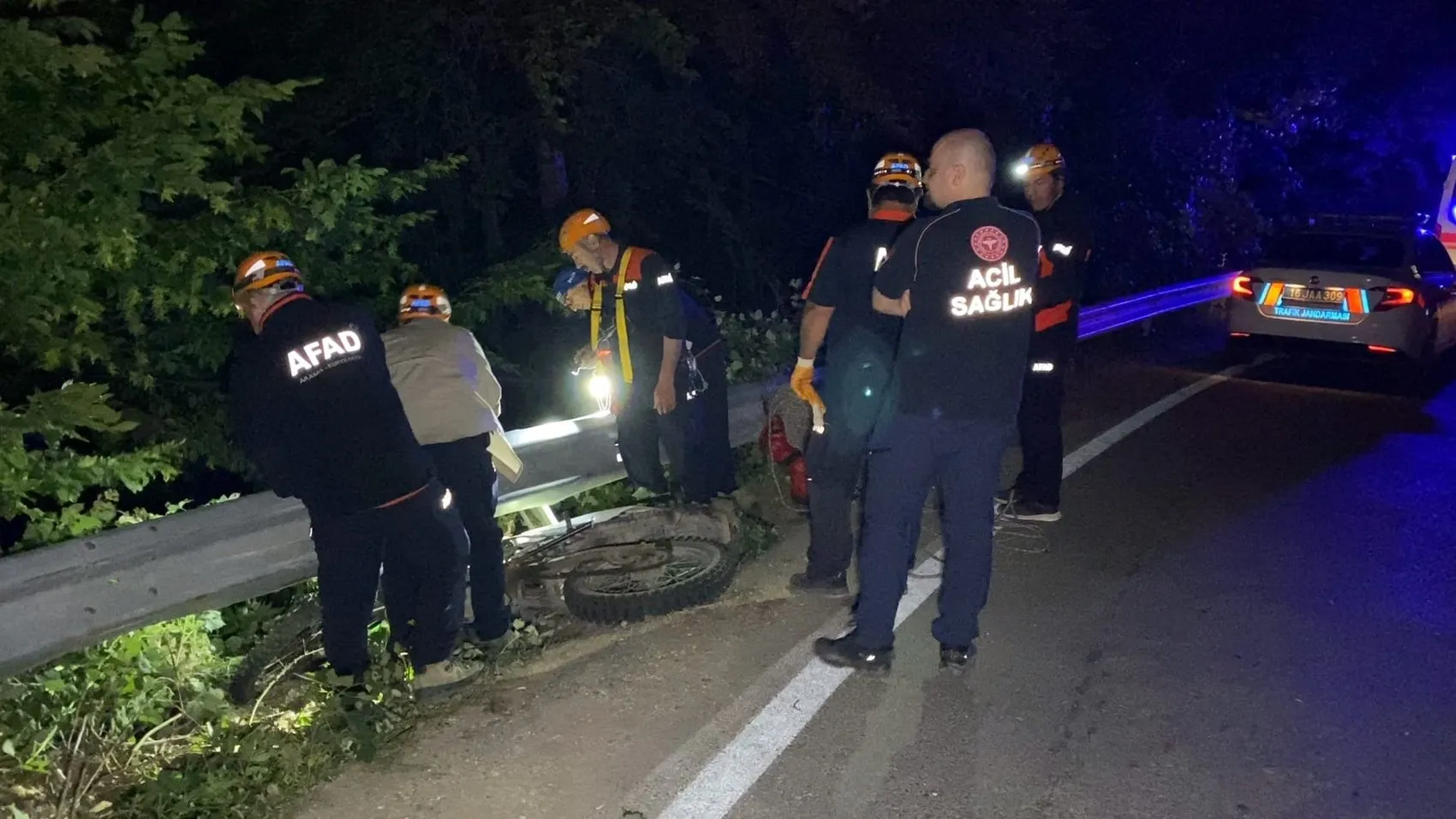 İnegöl yolunda terk edilmiş motosiklet bulundu ekipler sürücüyü arıyor