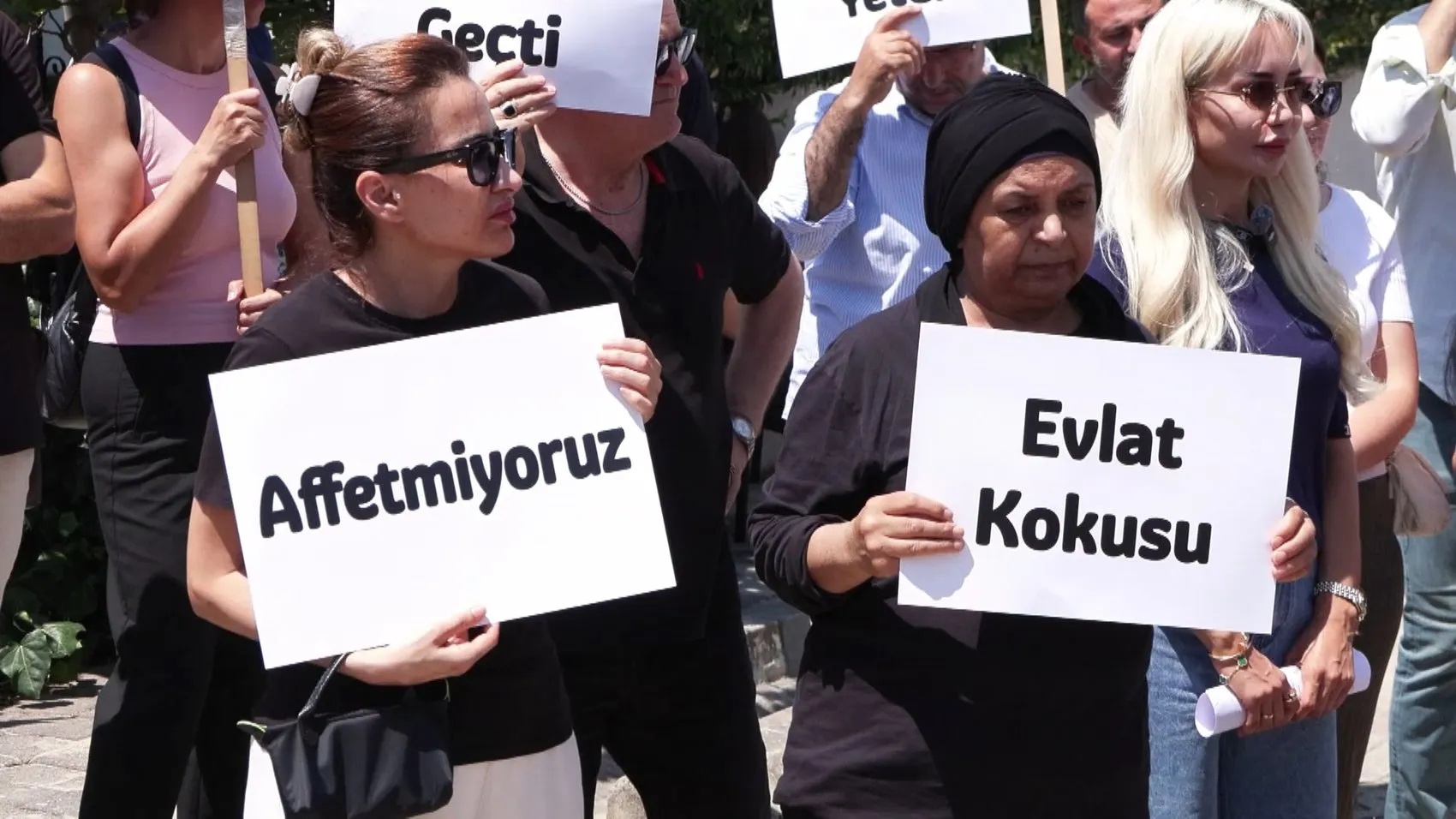 Başakşehir’de genç kıza çarpan sürücü felç bıraktı Aile adalet arıyor