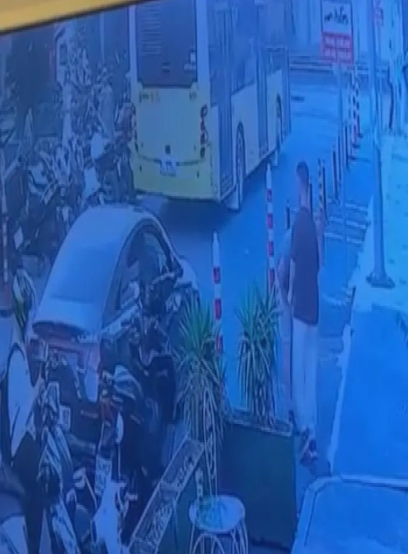 Mecidiyeköy'de otobüs dehşeti kameraya yansıdı