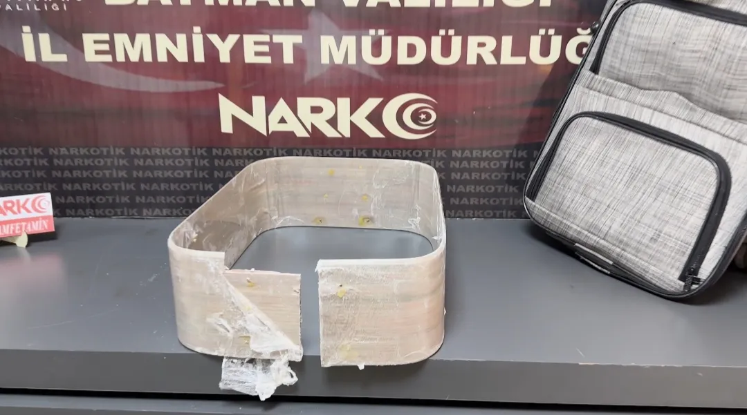 Batman yolunda valize gizlenmiş uyuşturucuya geçit yok