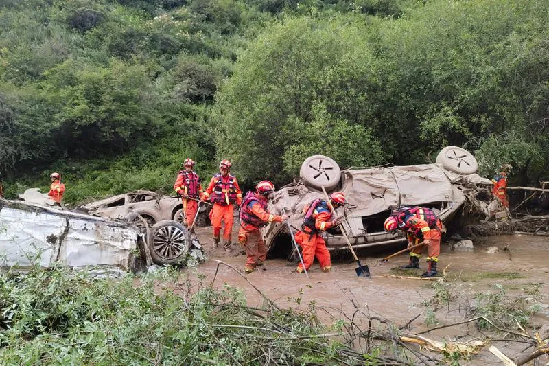 Çin’de ani sel felaketi 10 kişi hayatını kaybetti