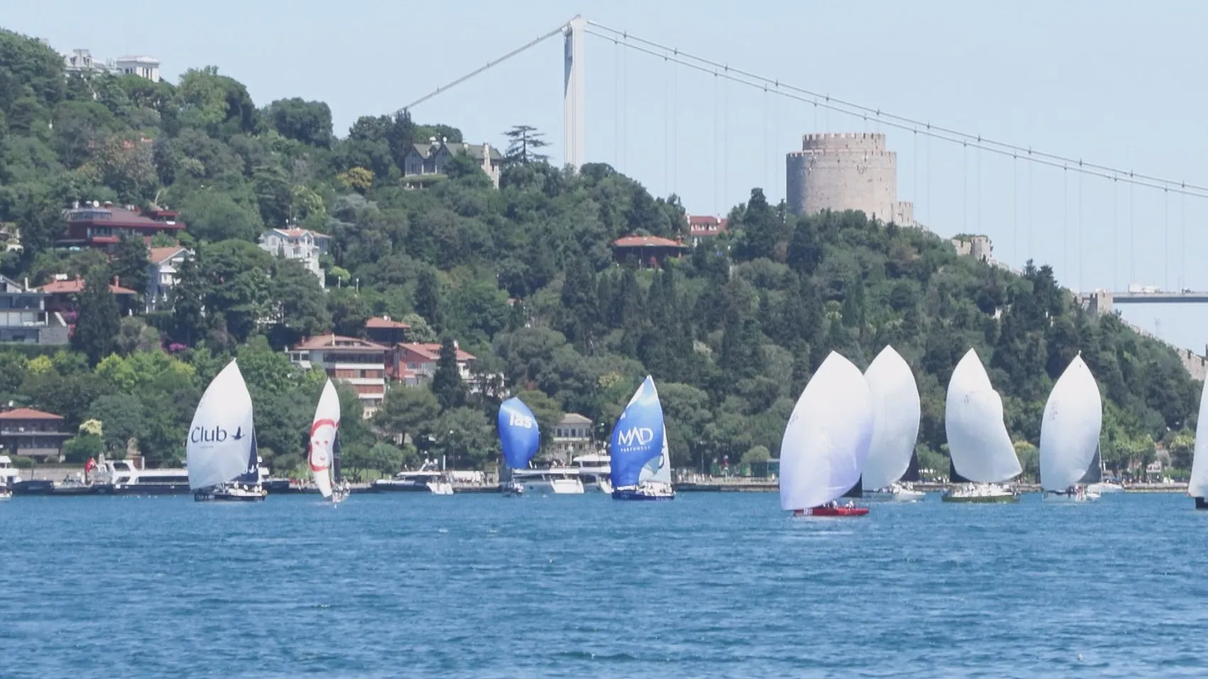 İstanbul Boğazı'nda dev yelken yarışı heyecanı başladı