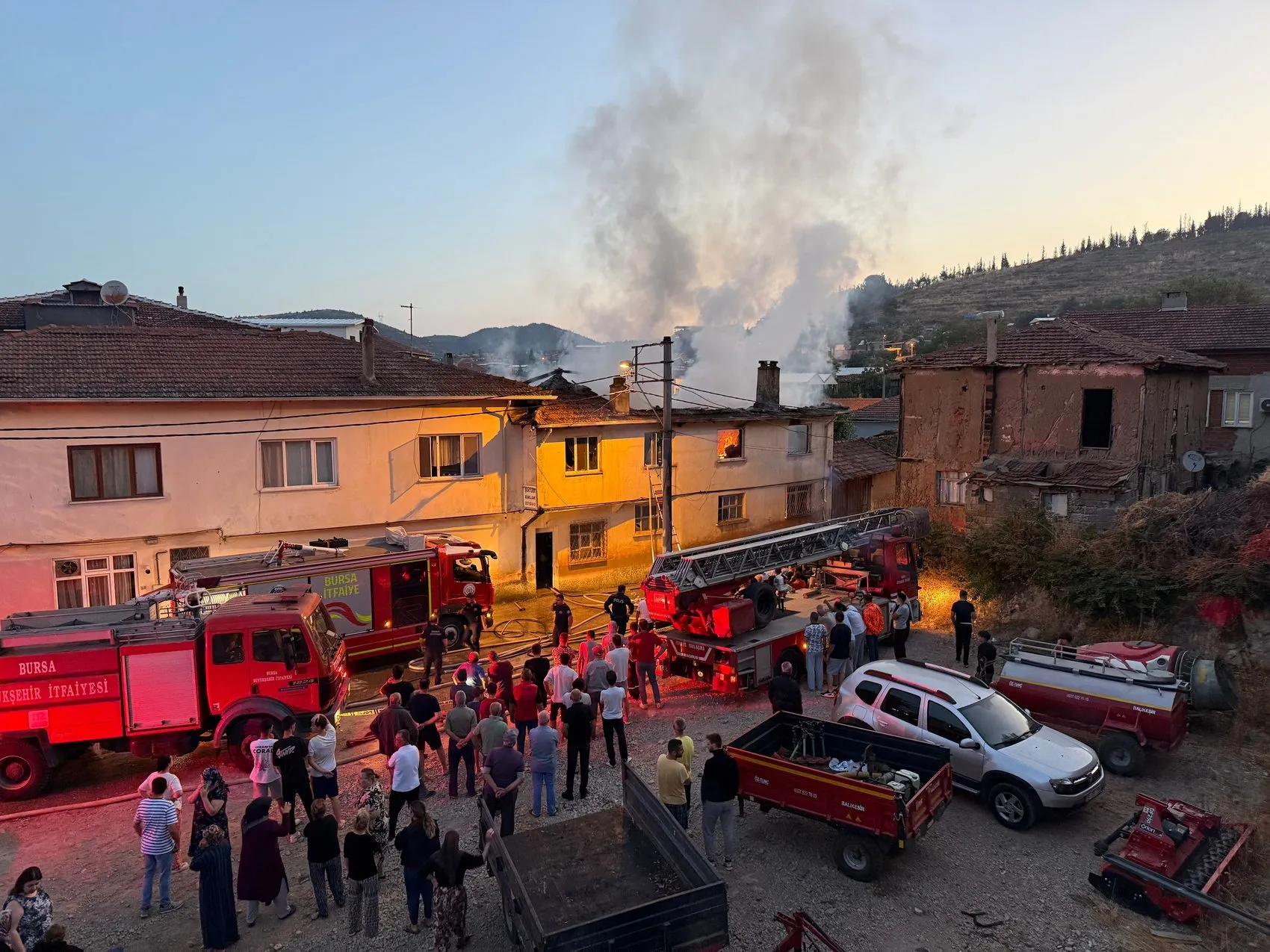Bursa'da gece yarısı çıkan yangın bir genci hayattan kopardı