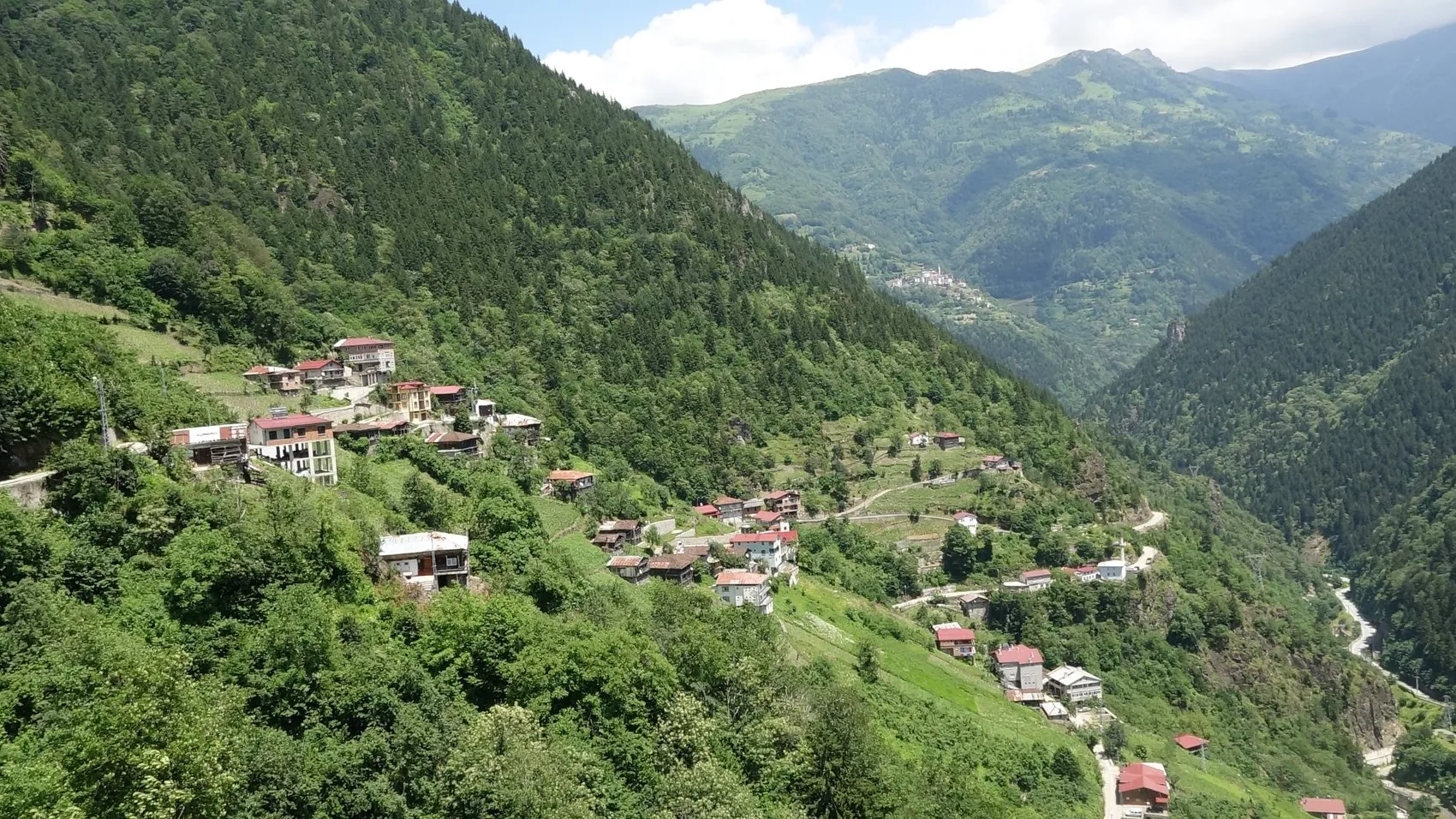 Trabzon Çaykara tarlaların eski bekçilerini turizme kazandırdı