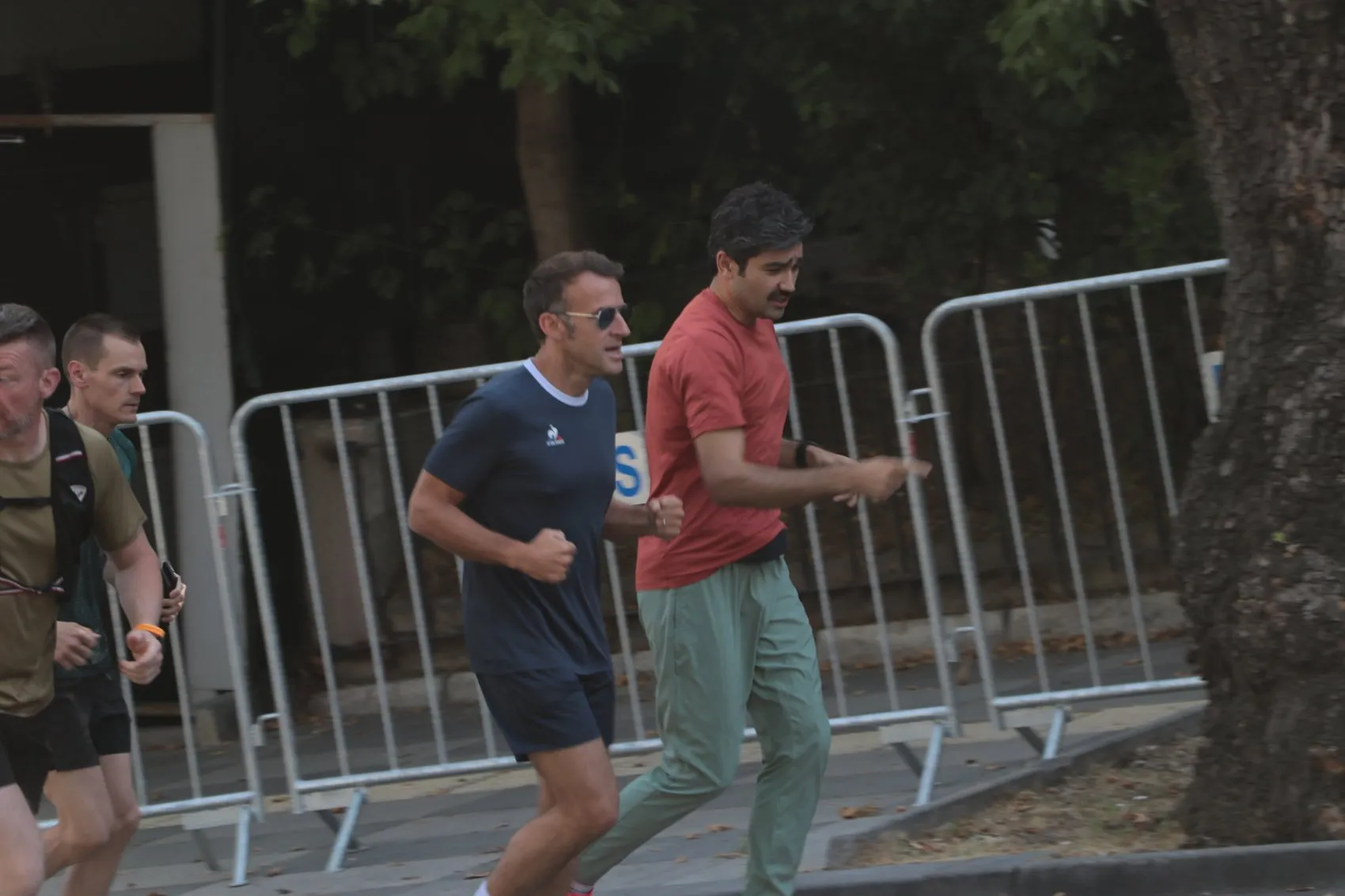 Macron Ankara sabahında parkta koşuya çıktı