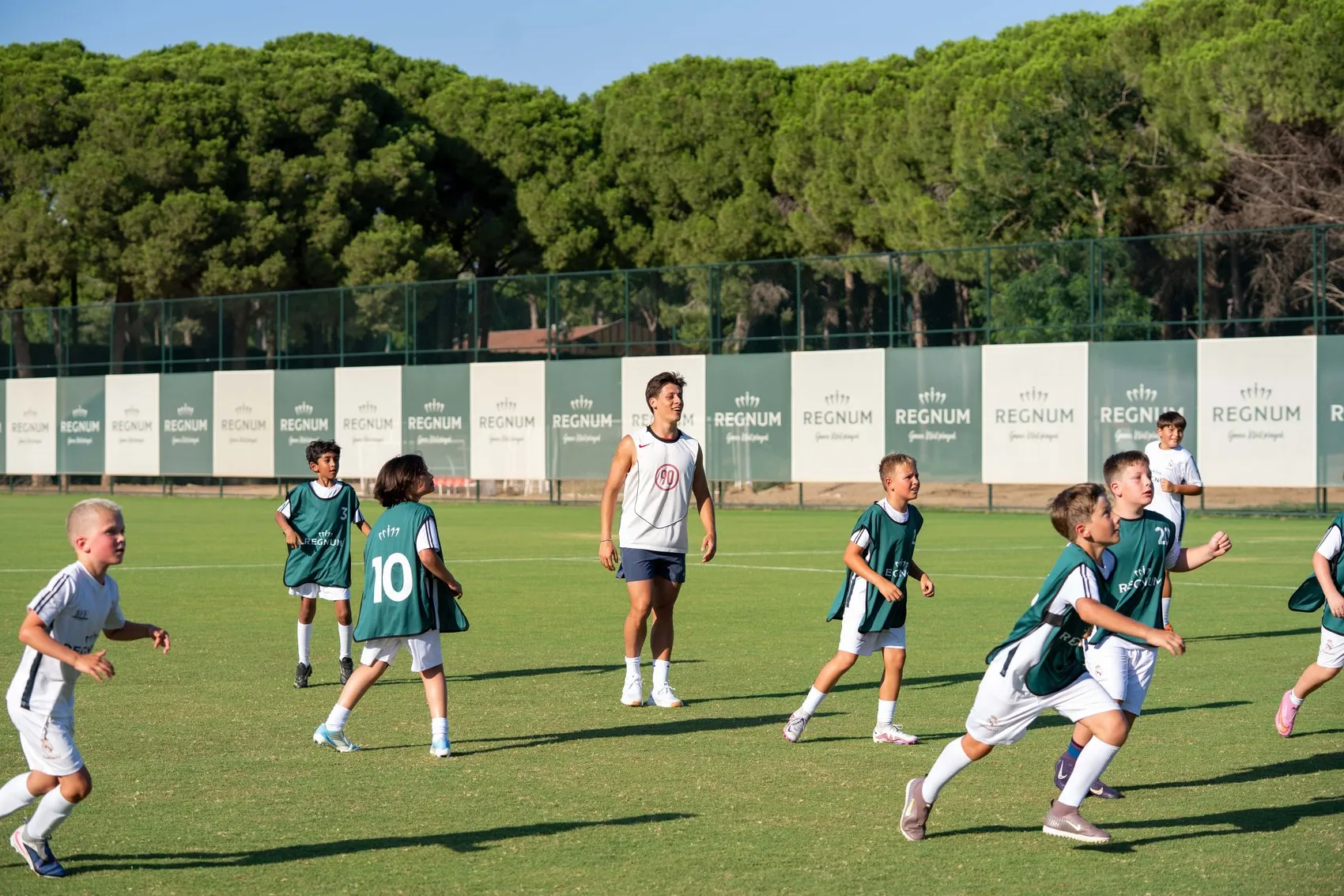 Arda Güler minik futbolcuların kampını ziyaret etti