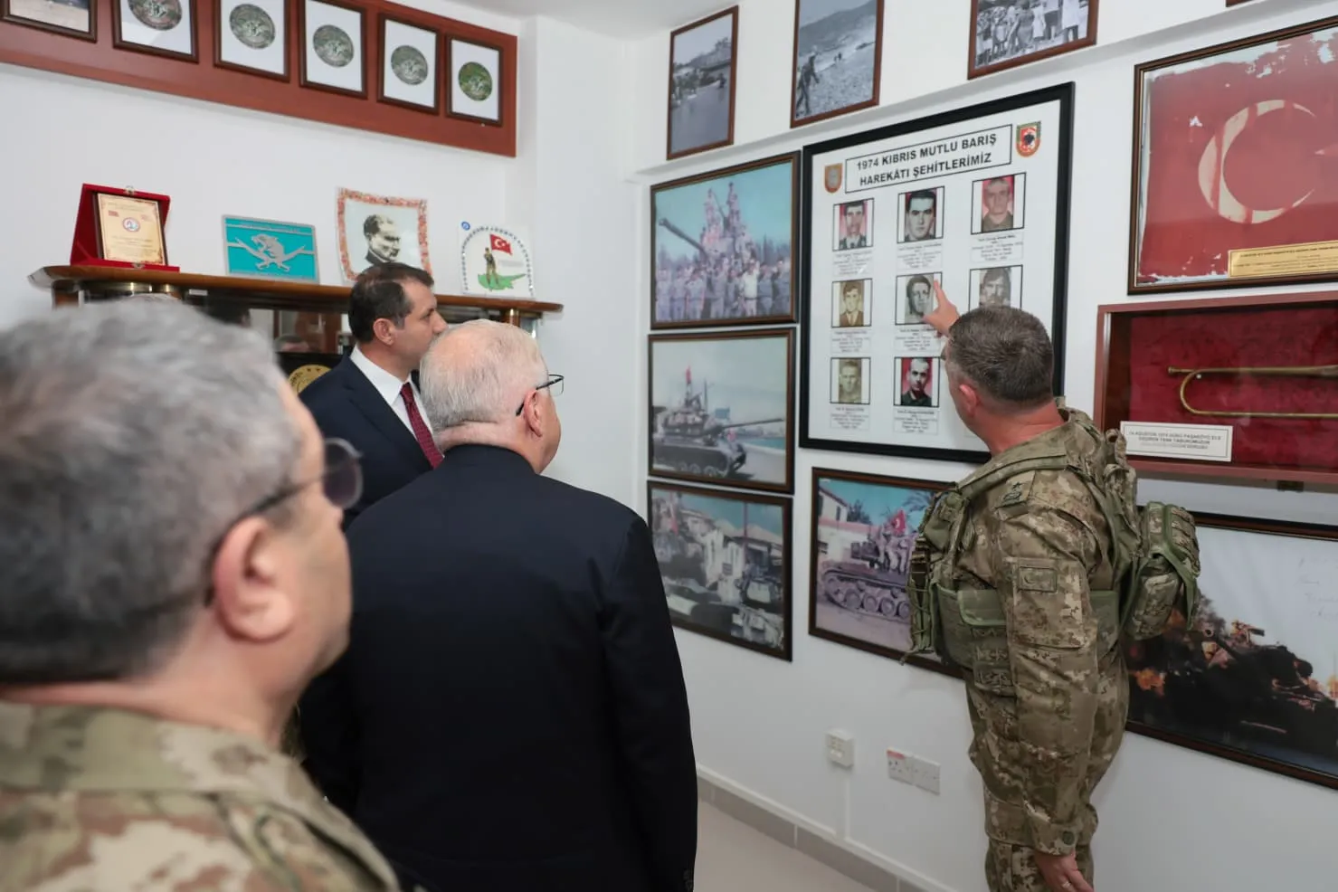 Bakan Güler Kıbrıs’ta birlikleri denetledi