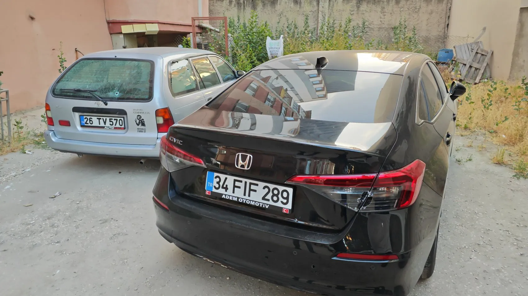 Eskişehir'de sabah şoku Park halindeki iki araca kurşun yağdırdılar