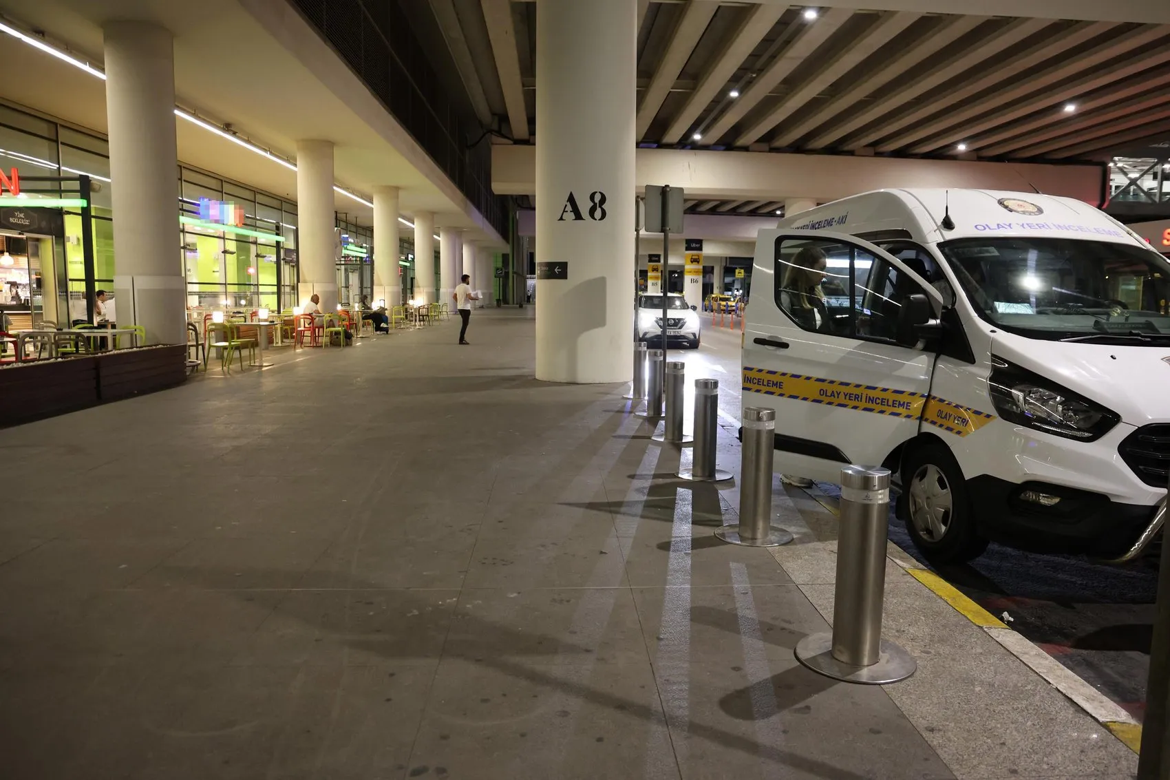 İzmir Havalimanı’nda bıçaklı saldırı dehşeti