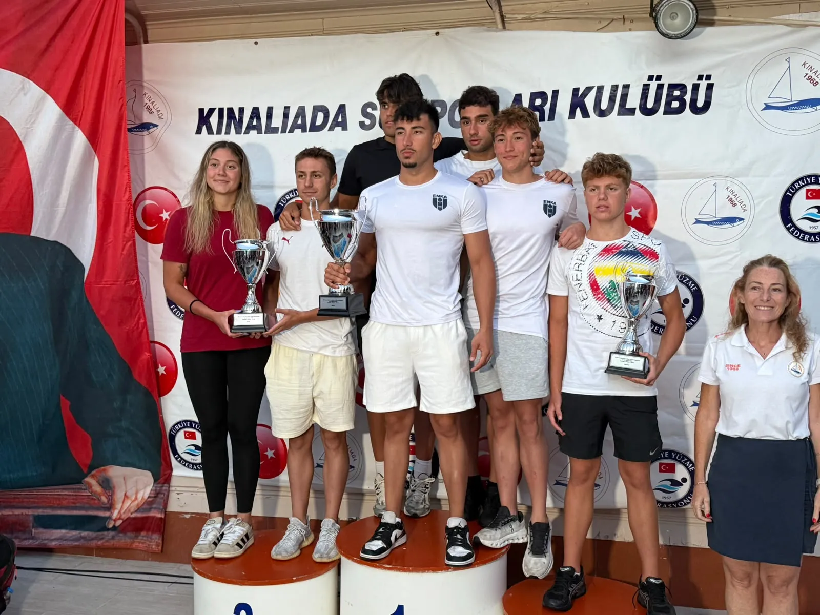Kınalıada’da yüzme şöleni ENKA’nın zaferiyle bitti