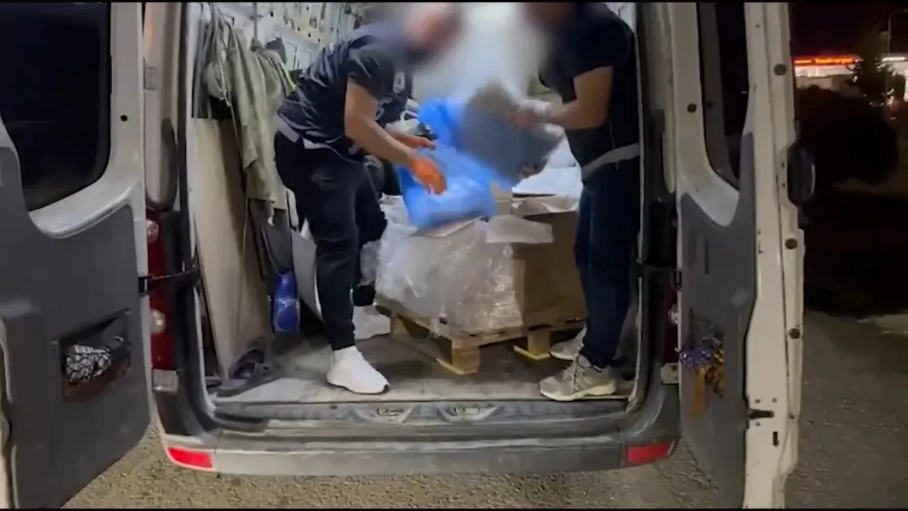 İstanbul narkotik ekiplerinden iki ilçede eş zamanlı zehir operasyonu