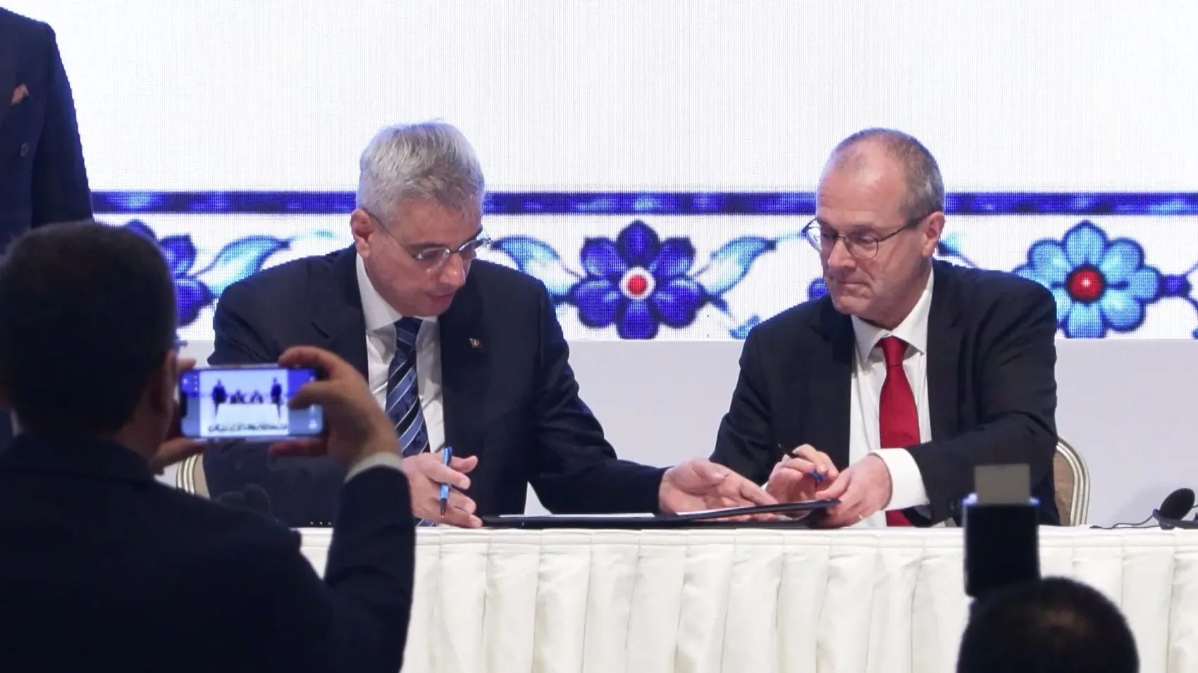 Türkiye Venezuela depreminin yaralarını sarmak için sahada