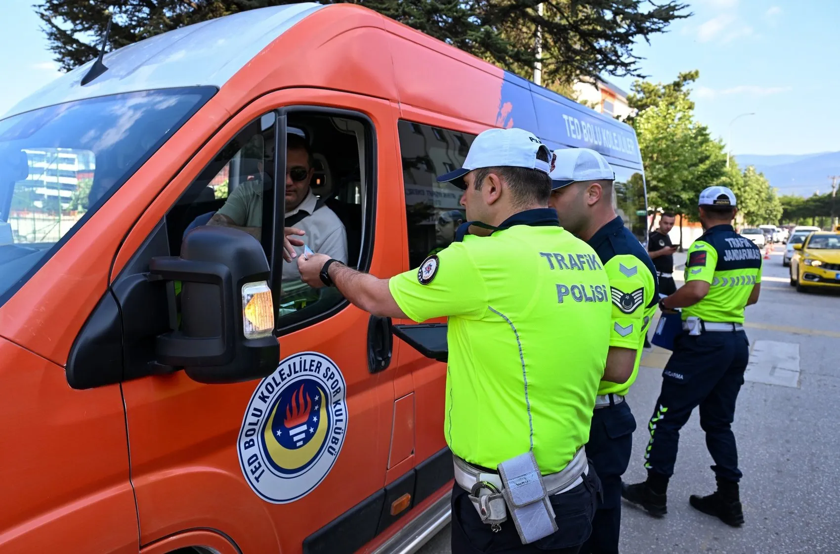 Bolu yollarında denetim fırtınası Binlerce sürücüye ceza yağdı