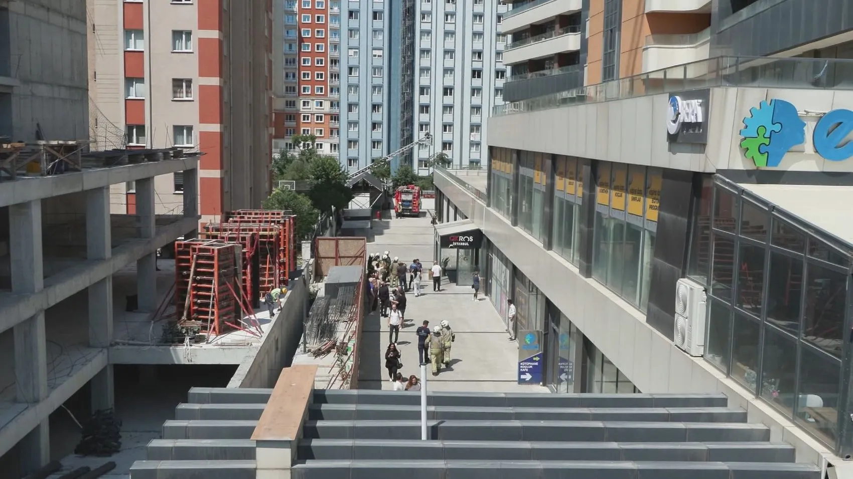 Esenyurt’ta yüksek katlı rezidansta korkutan yangın