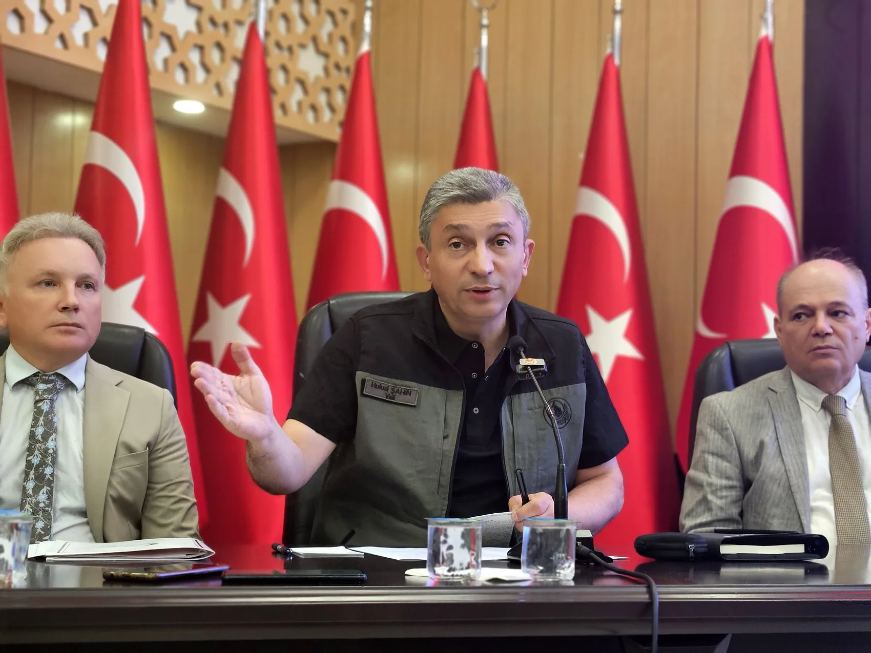Antalya yangınlarla mücadele ediyor Kumluca yolunda alevler yükseliyor