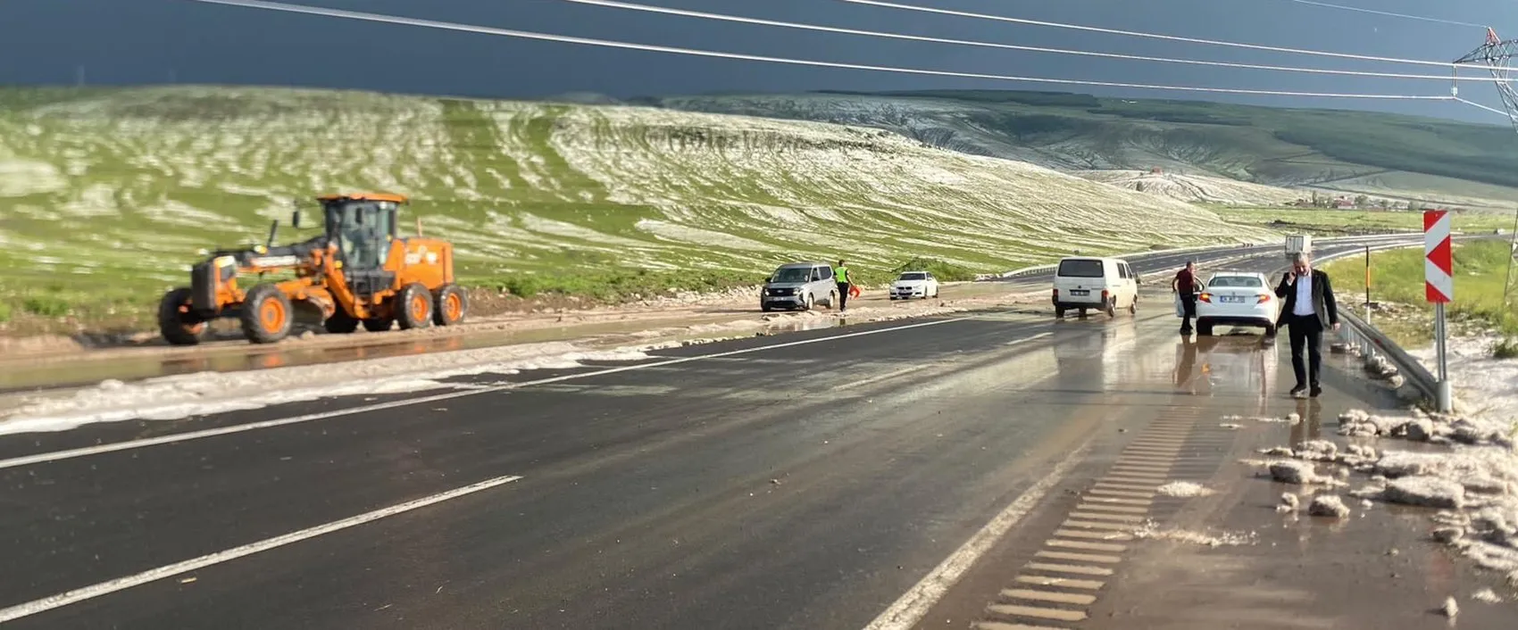 Ardahan’da dolu yağışı hayatı felç etti