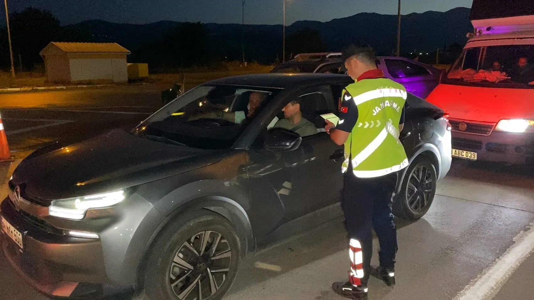 İnegöl sokaklarında geniş çaplı asayiş operasyonu