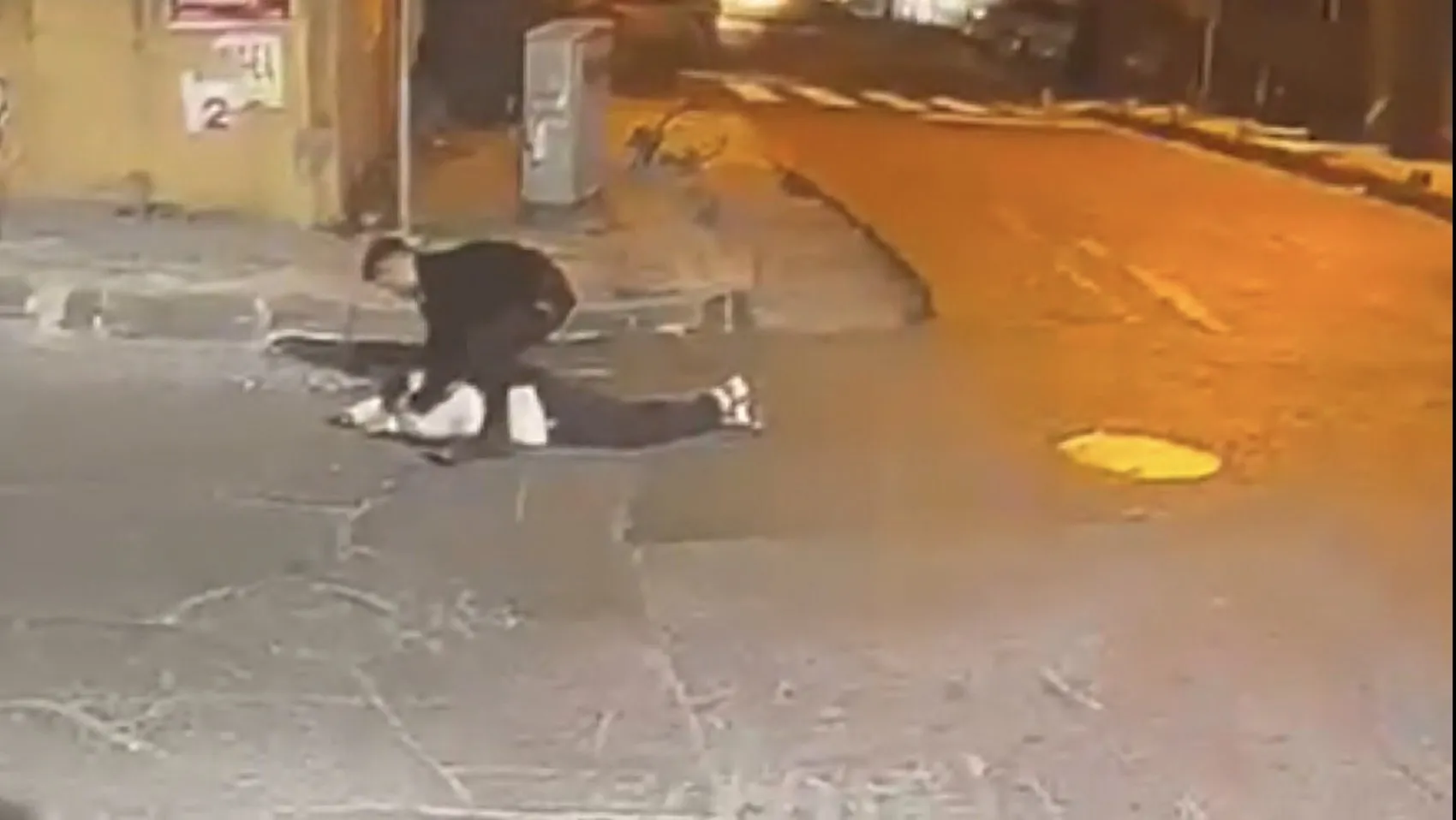 Şişli'de bekçiler silahlı saldırganı bacağından vurarak durdurdu