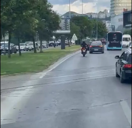 Samsun trafiğinde itfaiyeye eskortluk yapan motosikletli