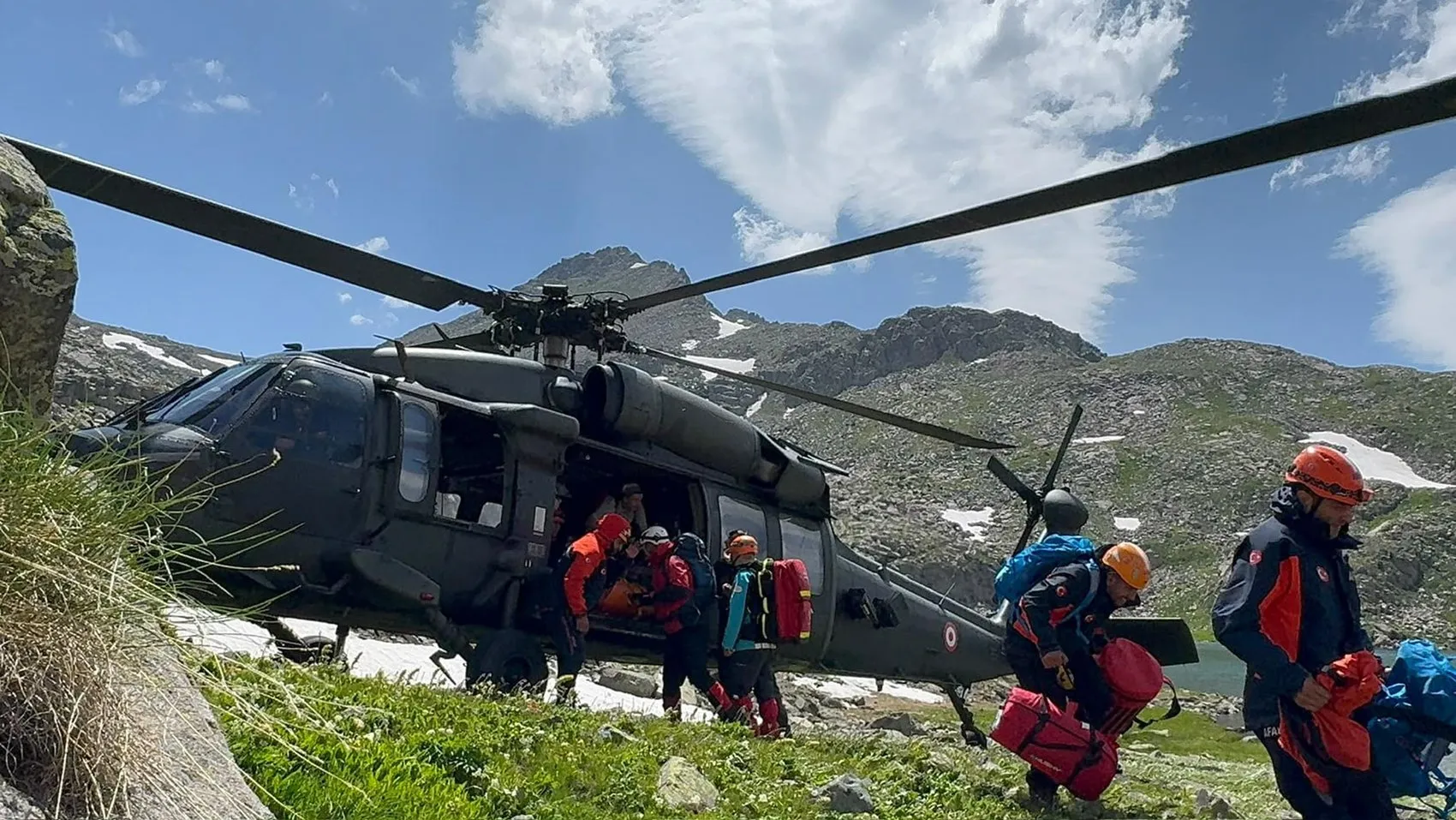 Verçenik Dağı'nda düşen dağcıyı kurtarma operasyonu başarıyla tamamlandı