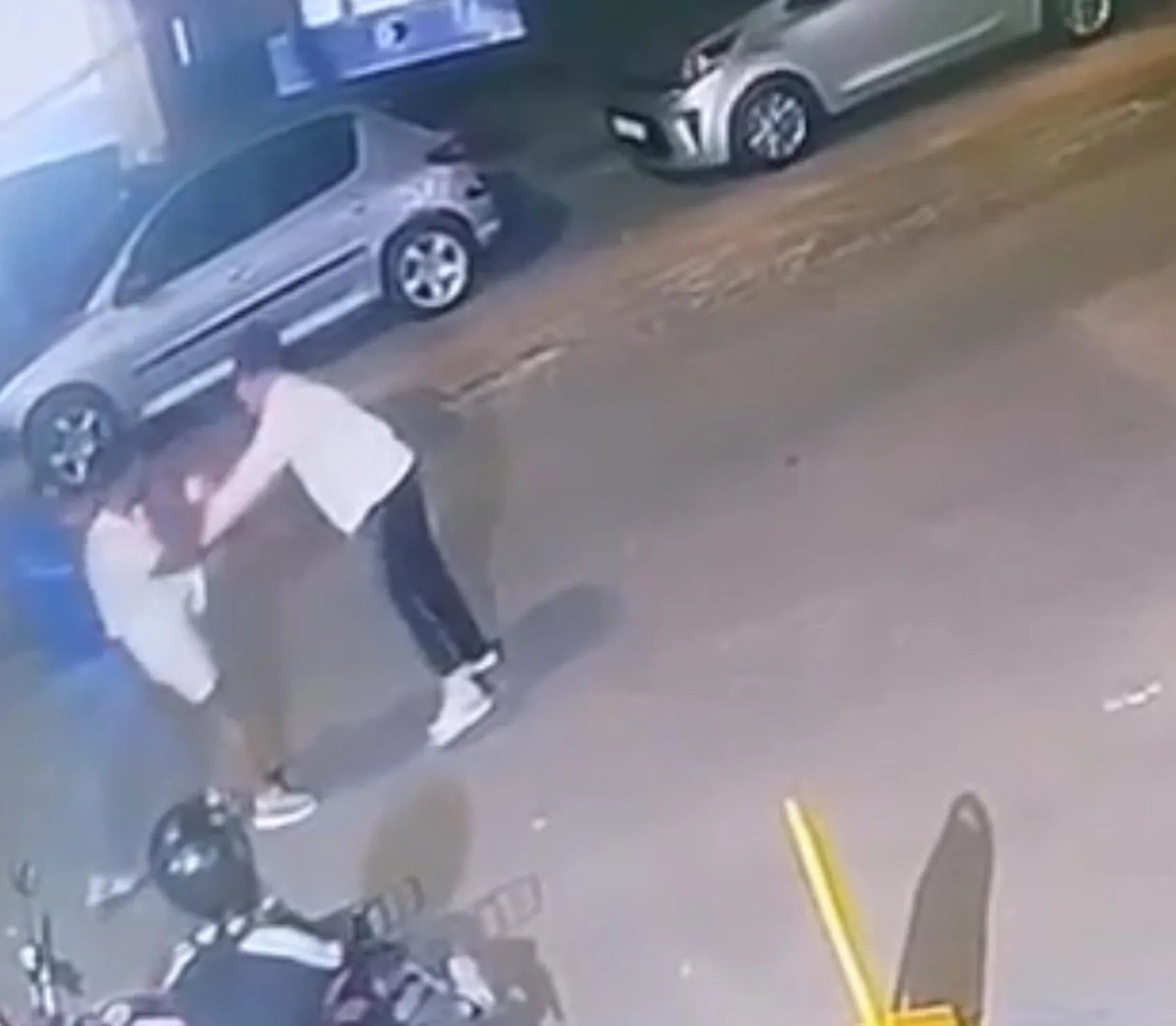 Çorlu sokaklarında bıçaklı kavga kameraya yansıdı