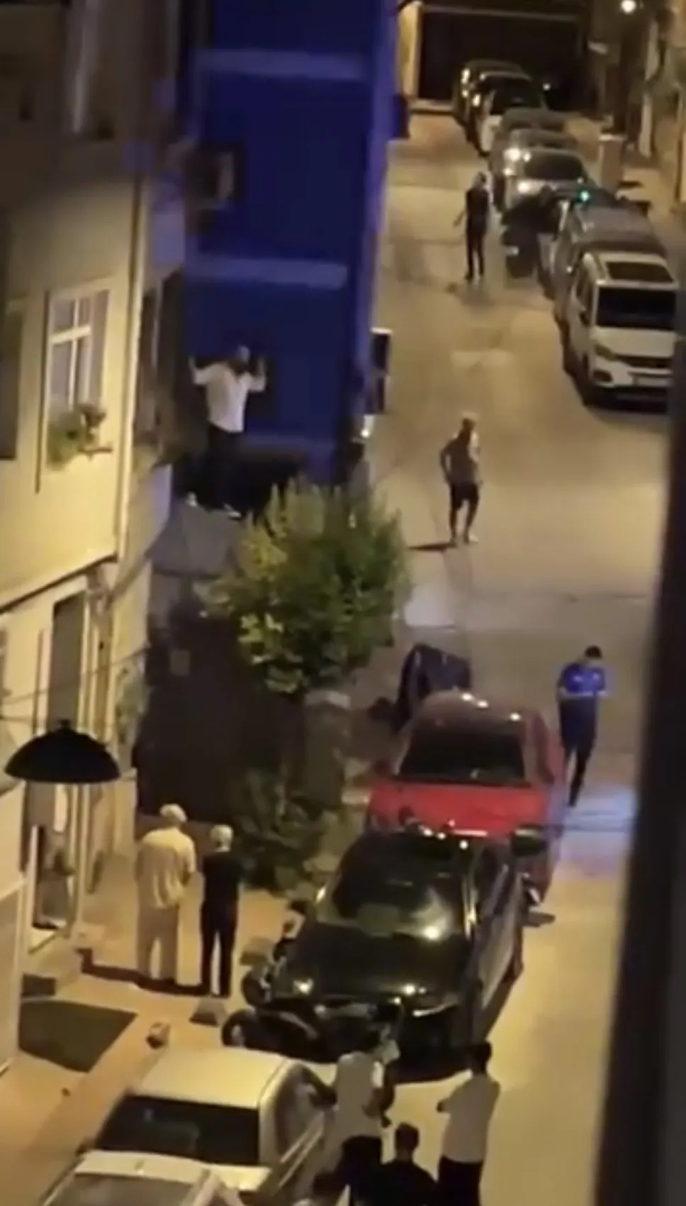 Beyoğlu'nda eski sevgili dehşeti Pencereye tırmanıp dehşet saçtı