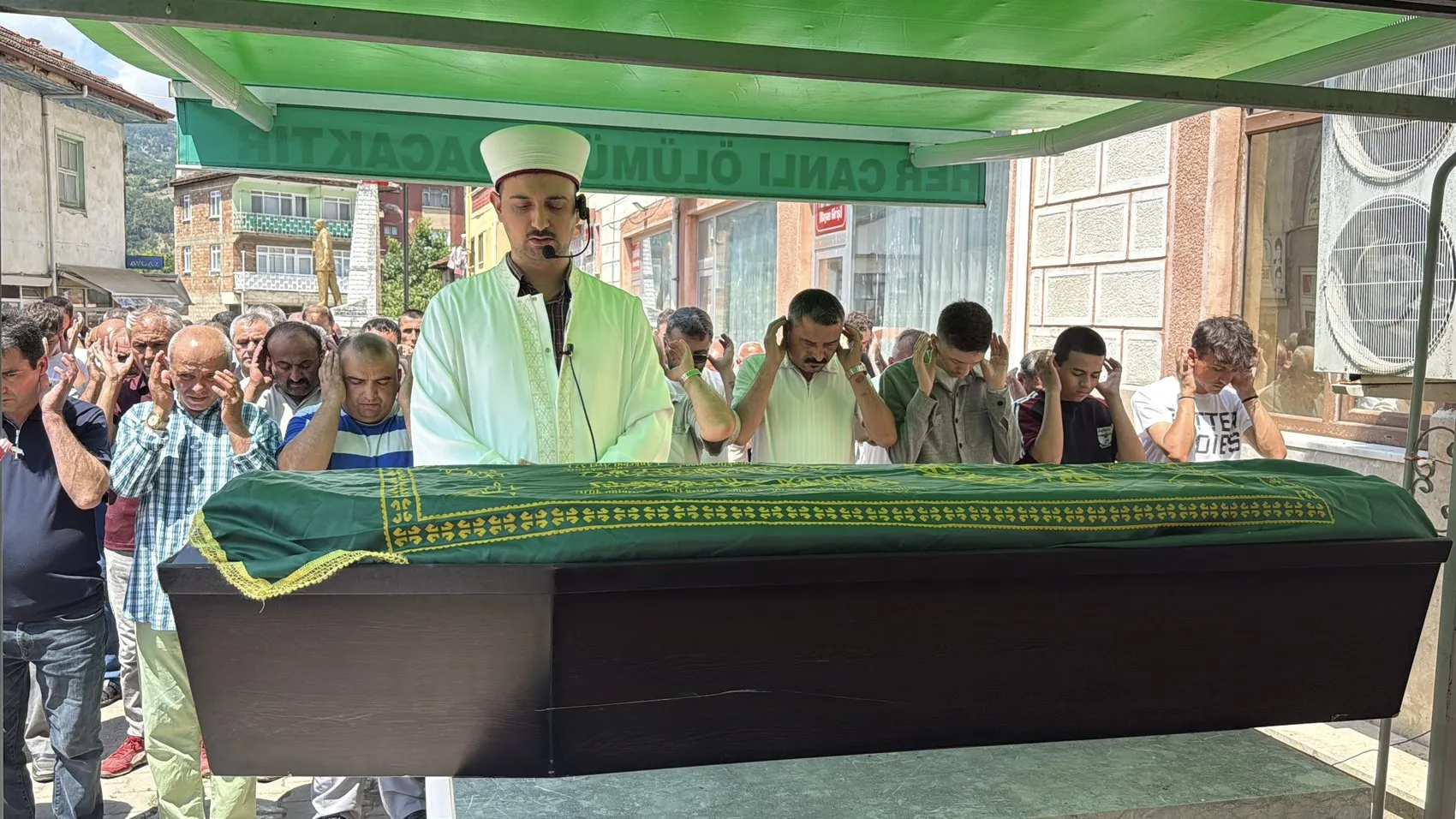 Safranbolu’da feci kazada hayatını kaybeden çift son yolculuğuna uğurlandı