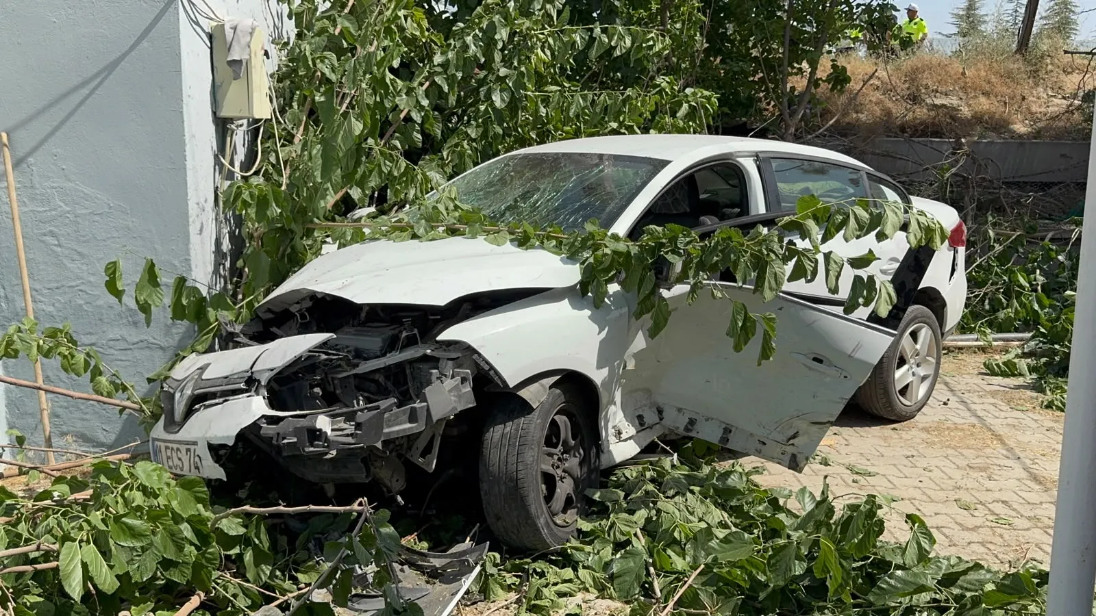 Konya yolunda TIR lastiği dehşeti 8 kişi yaralandı