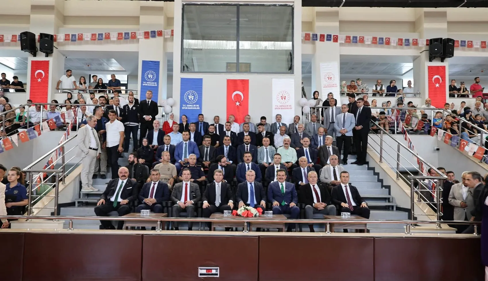 Bakan Bak Amasya'da yeni gençlik merkezlerini hizmete açtı